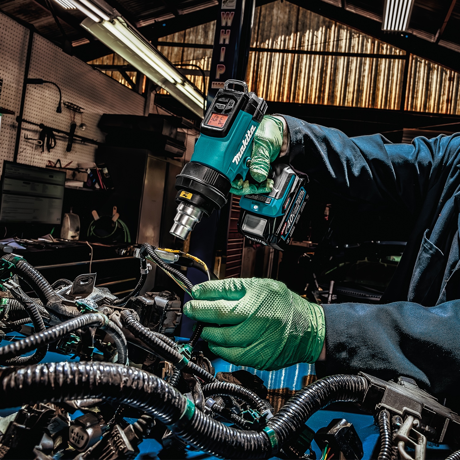 Cordless heat gun from Makita